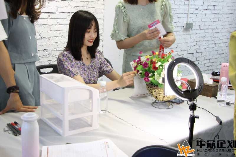 直播間只是出現(xiàn)雙手展示商品，保持與消費者的高頻互動，只是不露臉，會不會因為空置鏡頭被處罰？