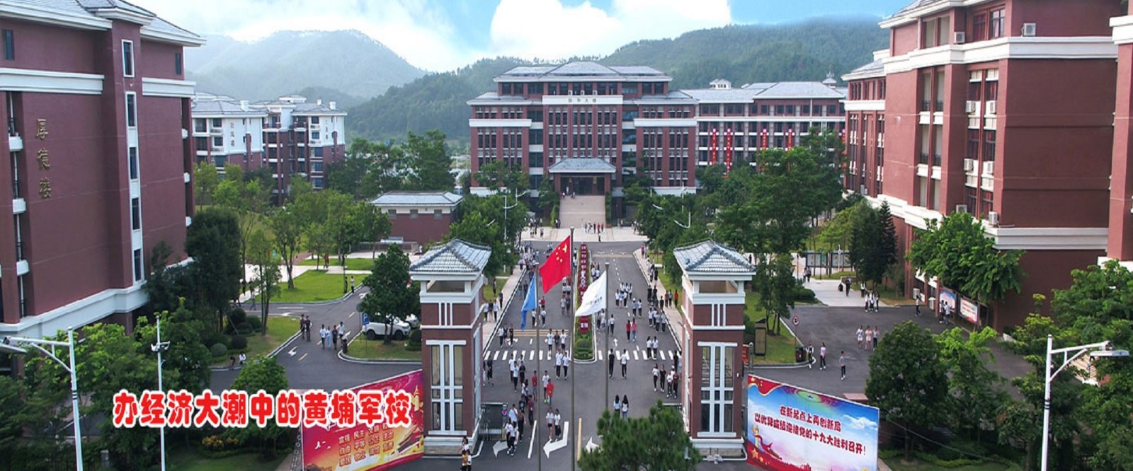 目前國(guó)內(nèi) MCN 機(jī)構(gòu)主要以內(nèi)容生產(chǎn)和運(yùn)營(yíng)為內(nèi)核，鏈路營(yíng)銷、電商、版權(quán)等多種業(yè)態(tài)形式