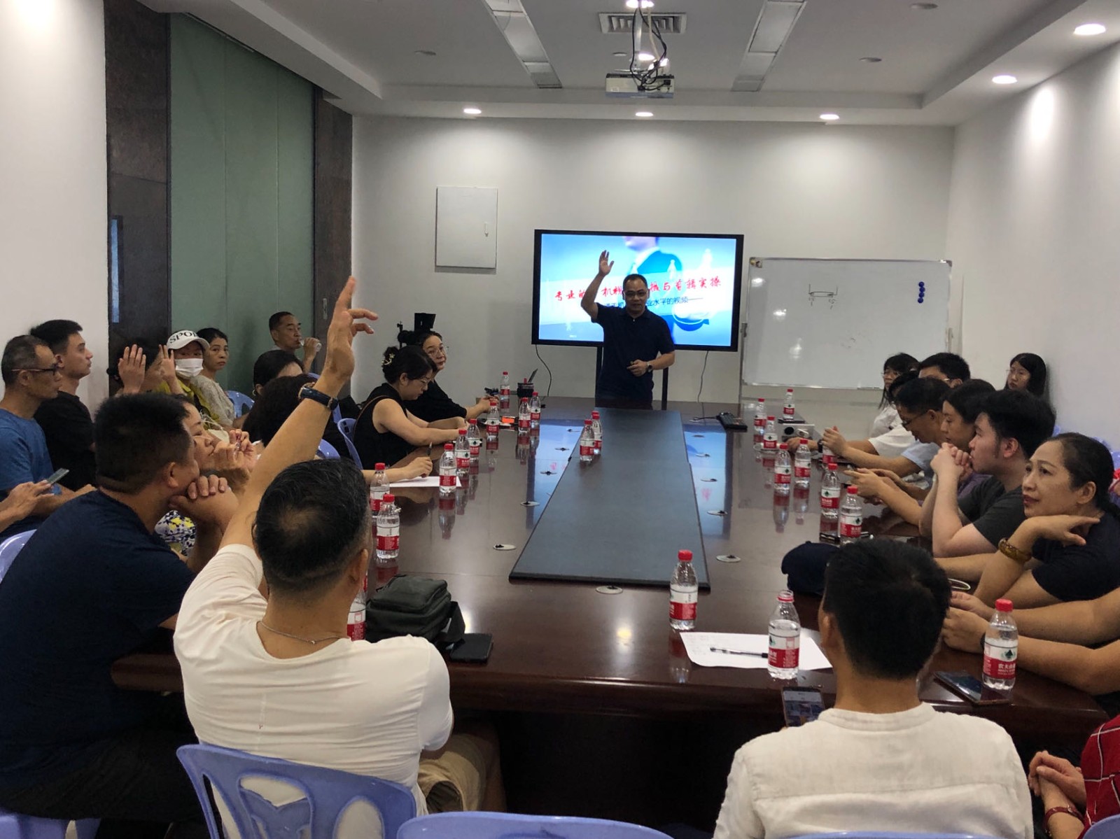 直播帶貨已成為一種熱門購物方式，墊資業(yè)務(wù)對直播帶貨的有利推動：