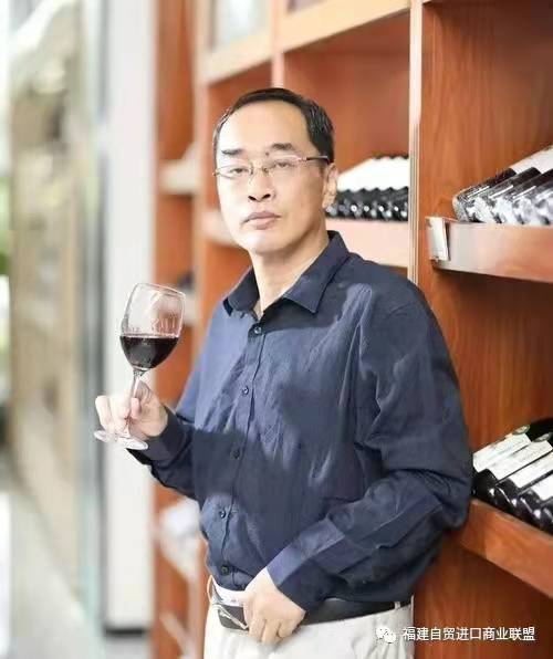 線下門店--很多線下連鎖門店，比如百果園、泡泡瑪特等憑借著線下門店，吸納了大量的私域用戶