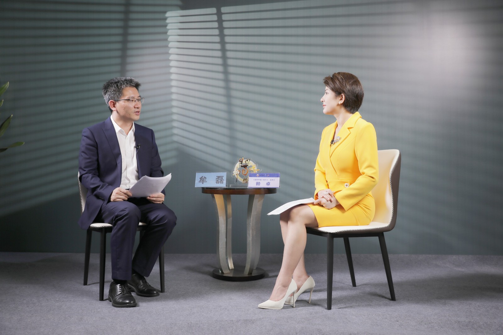 張朝陽還建議大家要避免長時(shí)間被動(dòng)地玩手機(jī)，被動(dòng)地接收信息是在浪費(fèi)時(shí)間