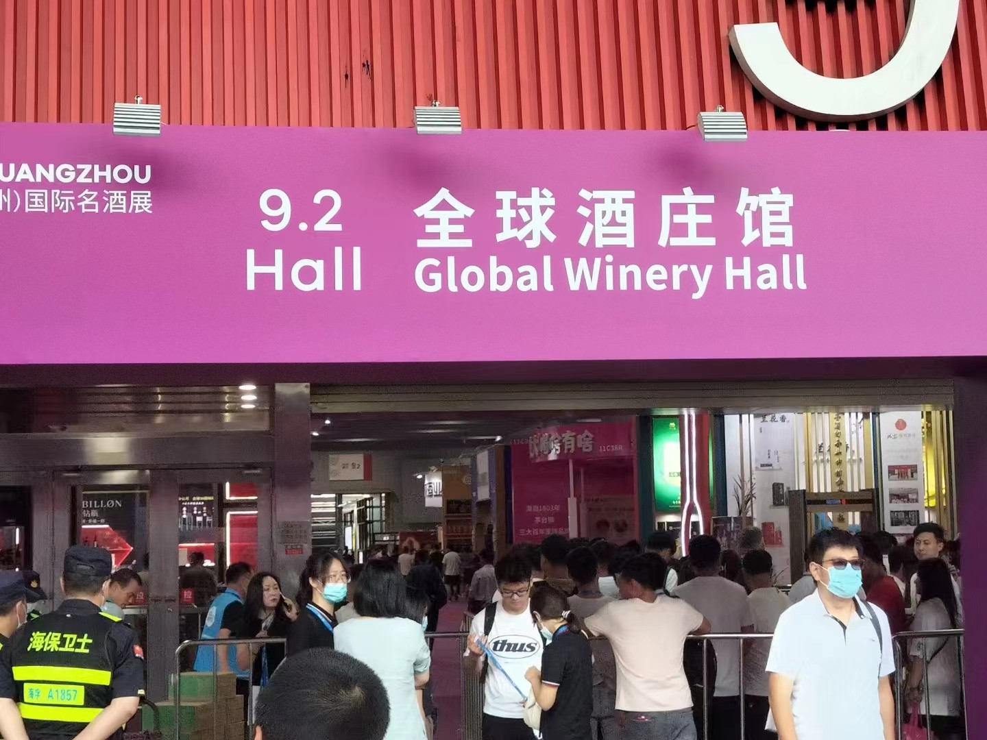 直播電商行業(yè)對(duì)個(gè)別大主播的依賴性仍然較強(qiáng)，“矩陣化”進(jìn)展較為緩慢