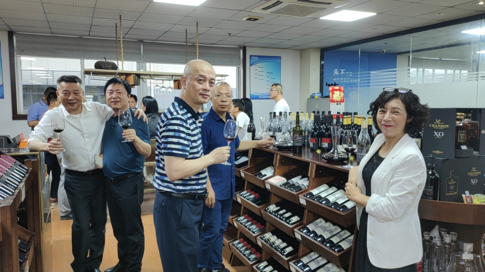 河北省邯鄲市鄉(xiāng)村振興倉儲(chǔ)式服裝直播基地