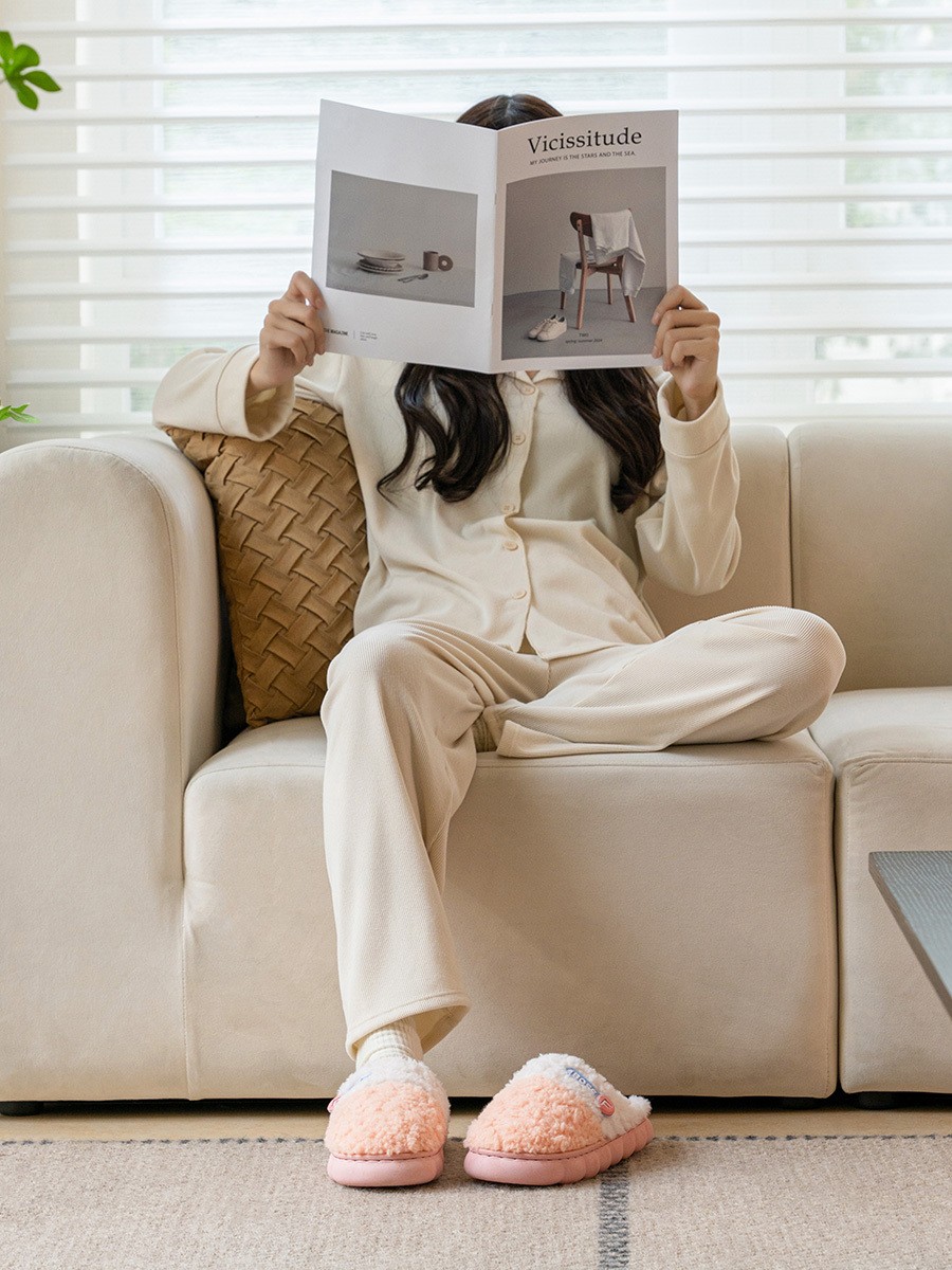 始源多巴胺拼色家居棉拖鞋 | 甄選毛絨鞋面面料，持久保暖御寒， 親膚柔軟不掉毛~