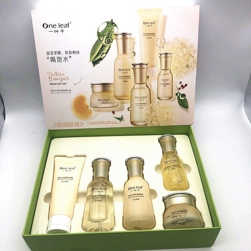 一葉子作為知名的化妝品品牌，其雪耳套裝一直備受關(guān)注。一葉子雪耳套裝，幫助各位學(xué)生黨女生更好地選擇適合自己的護(hù)膚產(chǎn)品。